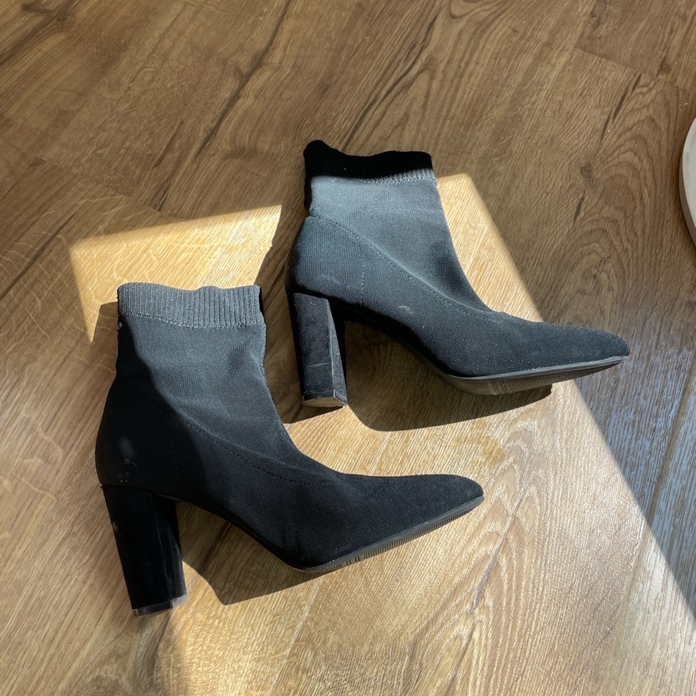 Vera Wang Sock Booties - Picture 3 of 5